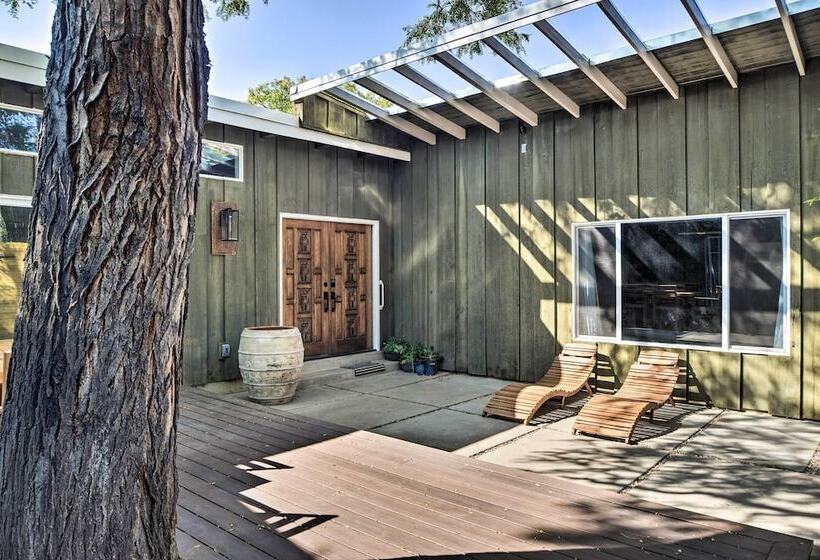 Stylish Albuquerque Home ~ 6 Miles To Downtown!