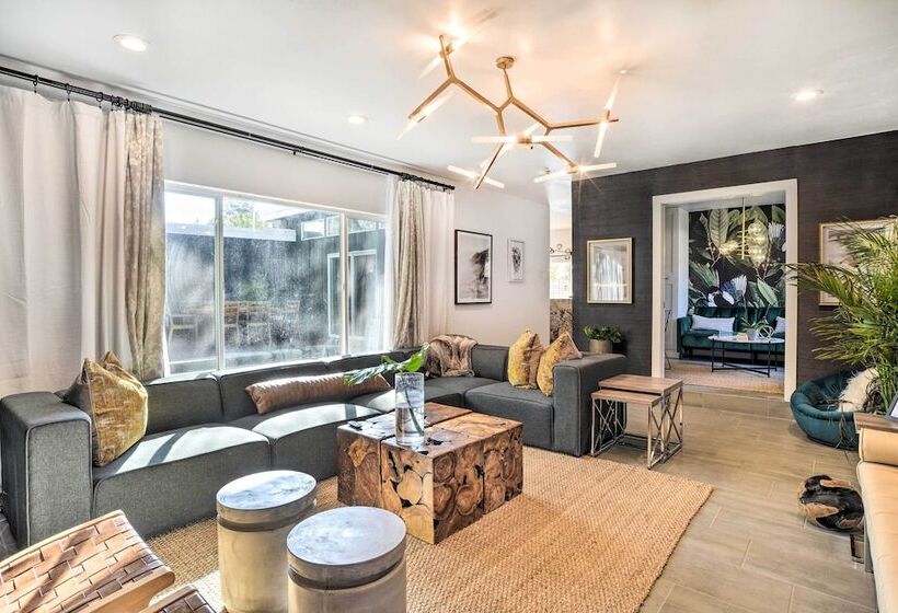 Stylish Albuquerque Home ~ 6 Miles To Downtown!