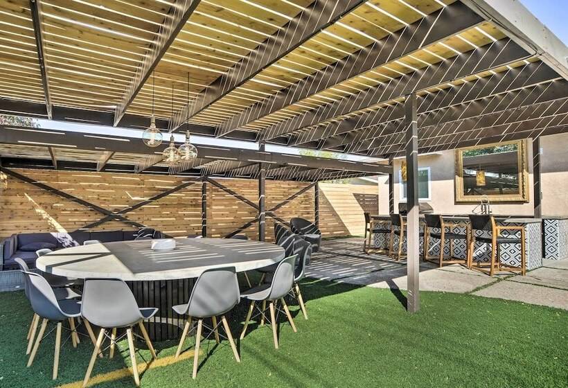 Stylish Albuquerque Home ~ 6 Miles To Downtown!