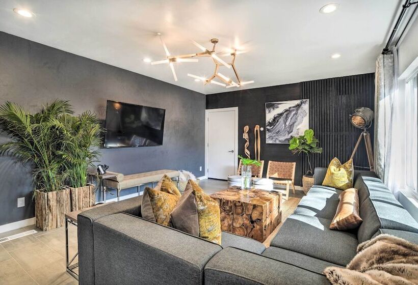 Stylish Albuquerque Home ~ 6 Miles To Downtown!