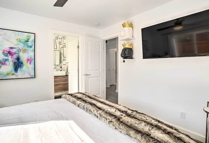 Stylish Albuquerque Home ~ 6 Miles To Downtown!