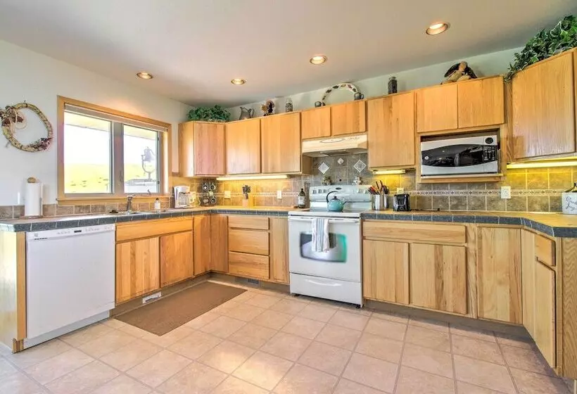 Sunny Big Timber Retreat W/ Spacious Deck!