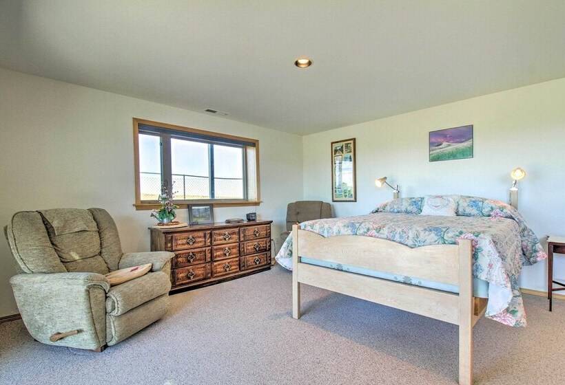 Sunny Big Timber Retreat W/ Spacious Deck!