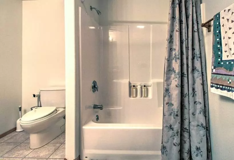 Sunny Big Timber Retreat W/ Spacious Deck!