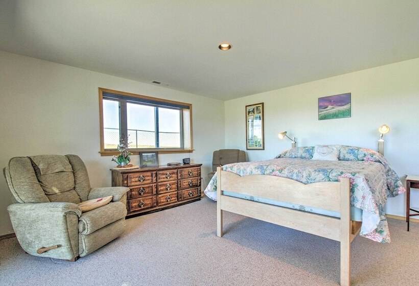 Sunny Big Timber Retreat W/ Spacious Deck!