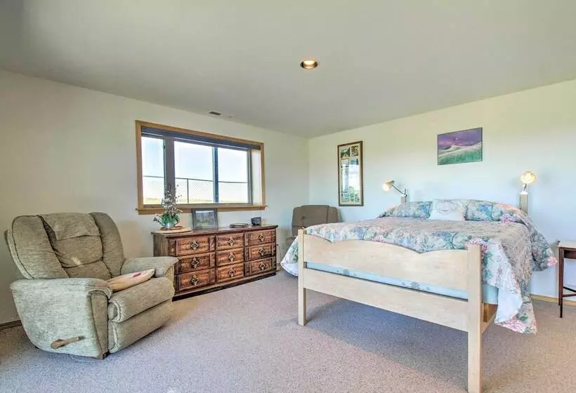 Sunny Big Timber Retreat W/ Spacious Deck!