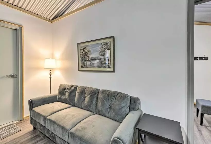 Tallassee Cabin W/ Forest Views Near Creek!