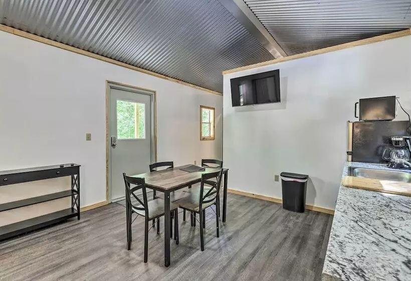 Tallassee Cabin W/ Forest Views Near Creek!