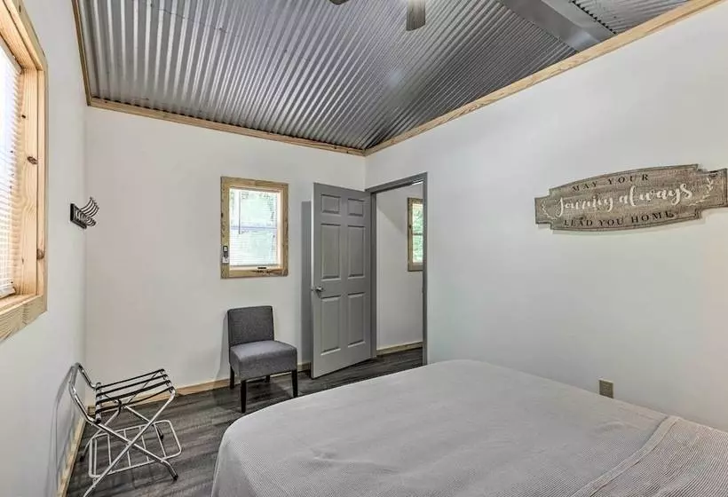 Tallassee Cabin W/ Forest Views Near Creek!