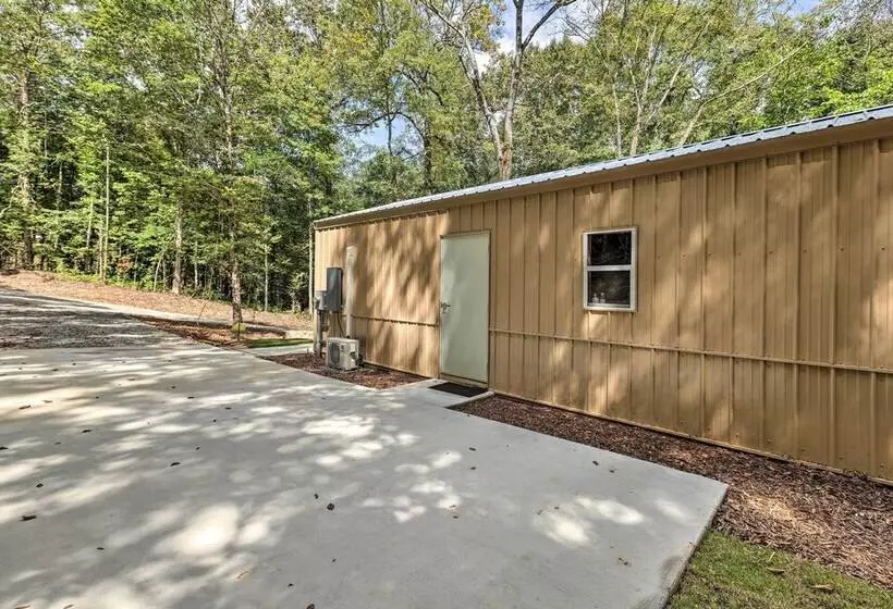 Tallassee Cabin W/ Forest Views Near Creek!
