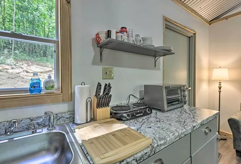 Tallassee Cabin W/ Forest Views Near Creek!