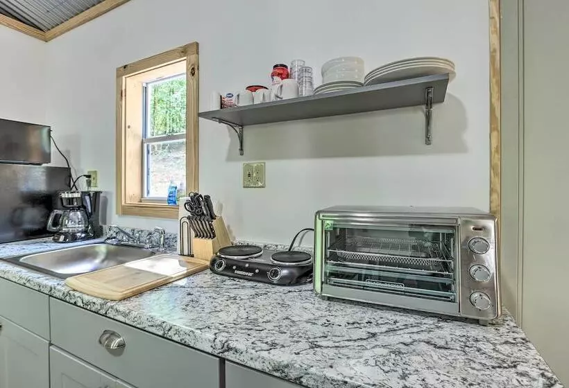 Tallassee Cabin W/ Forest Views Near Creek!