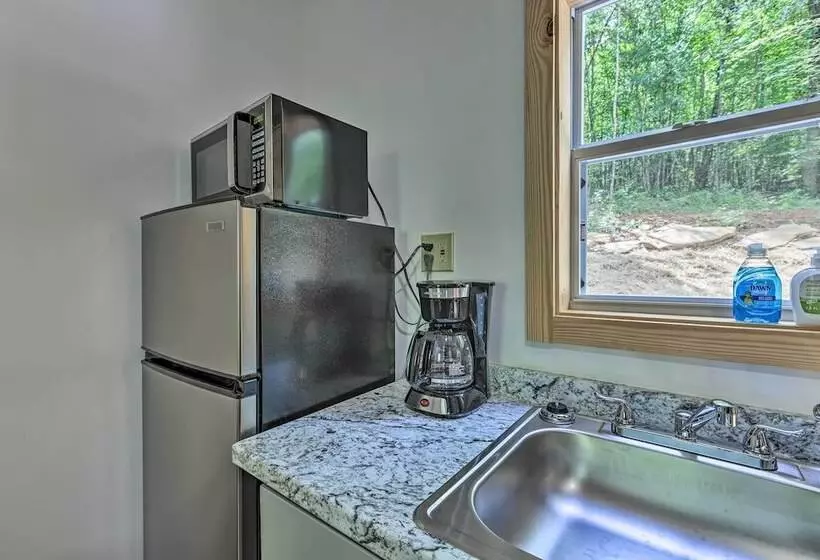 Tallassee Cabin W/ Forest Views Near Creek!