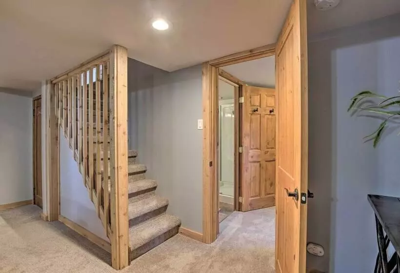 The Sundance Cottage W/ Patio   Near Mt Hood!