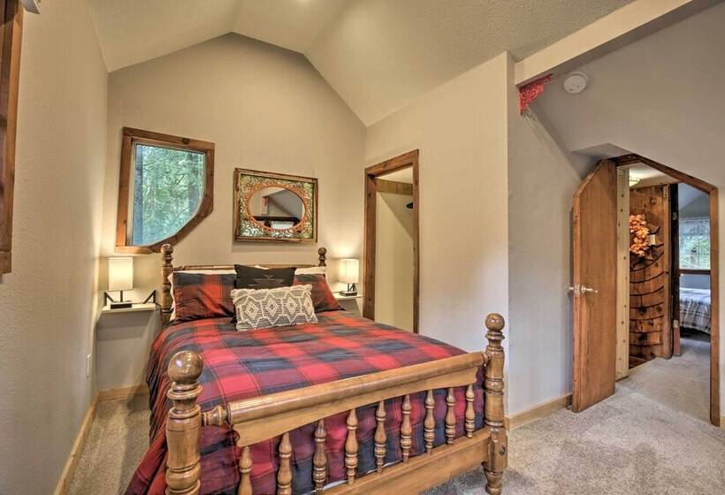 The Sundance Cottage W/ Patio   Near Mt Hood!