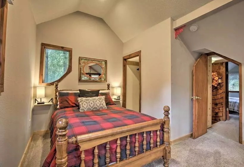 The Sundance Cottage W/ Patio   Near Mt Hood!