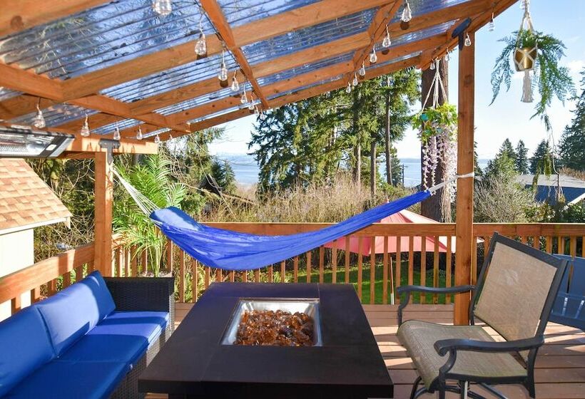 Unique Camano Cabin W/ Mountain + Water Views