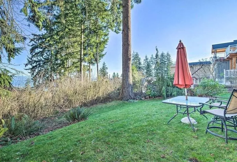 Unique Camano Cabin W/ Mountain + Water Views