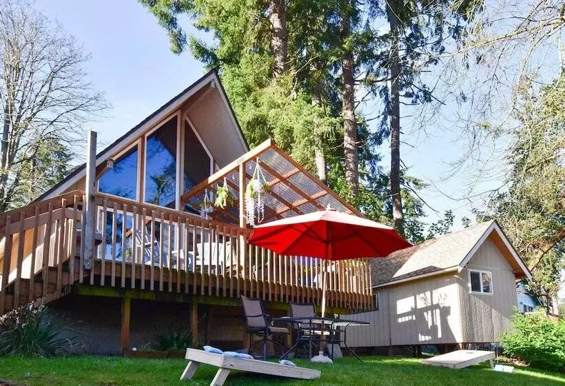 Unique Camano Cabin W/ Mountain + Water Views