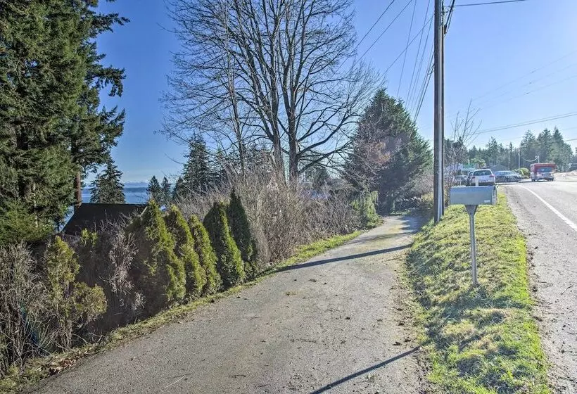 Unique Camano Cabin W/ Mountain + Water Views
