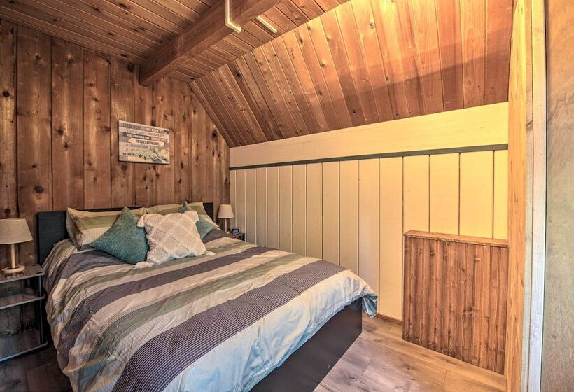 Unique Camano Cabin W/ Mountain + Water Views