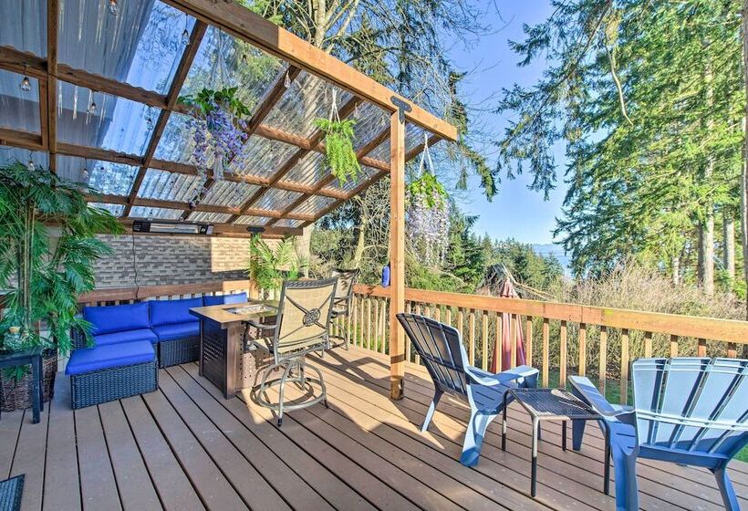 Unique Camano Cabin W/ Mountain + Water Views