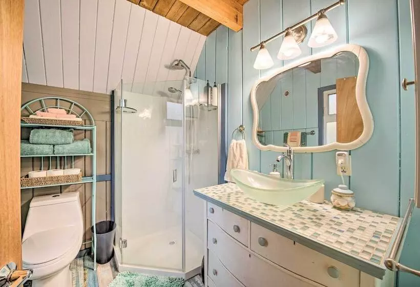 Unique Camano Cabin W/ Mountain + Water Views