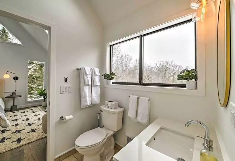 Vermont Ski Chalet ~ 5 Mi To Magic Mountain