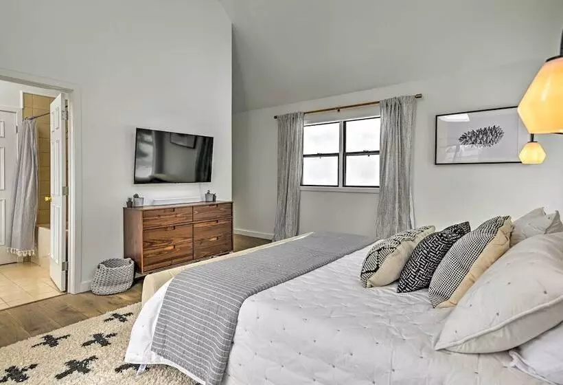 Vermont Ski Chalet ~ 5 Mi To Magic Mountain