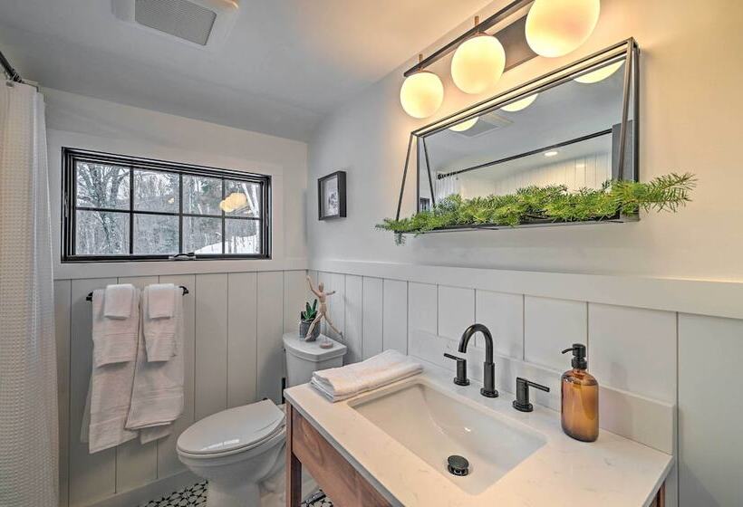 Vermont Ski Chalet ~ 5 Mi To Magic Mountain