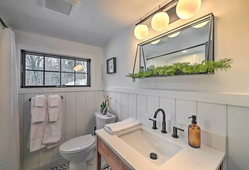 Vermont Ski Chalet ~ 5 Mi To Magic Mountain