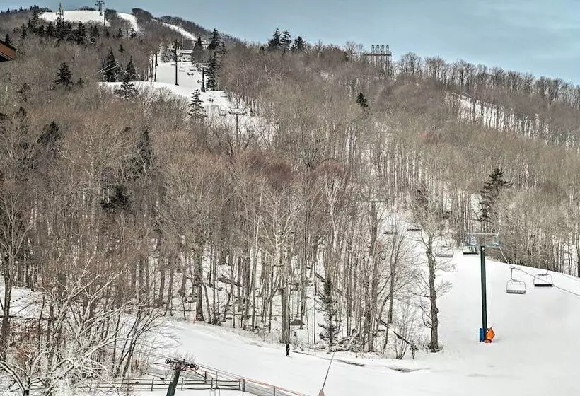 Vermont Ski Chalet ~ 5 Mi To Magic Mountain