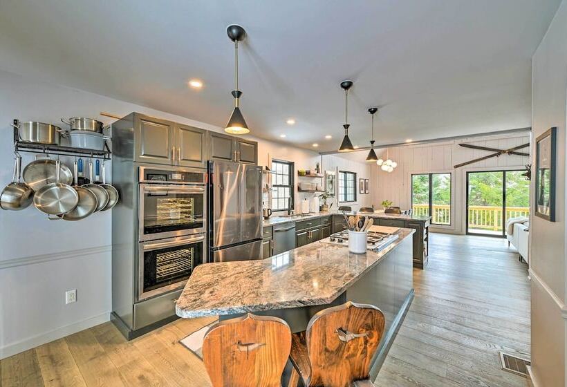 Vermont Ski Chalet ~ 5 Mi To Magic Mountain