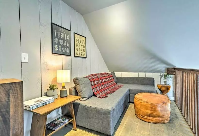 Vermont Ski Chalet ~ 5 Mi To Magic Mountain