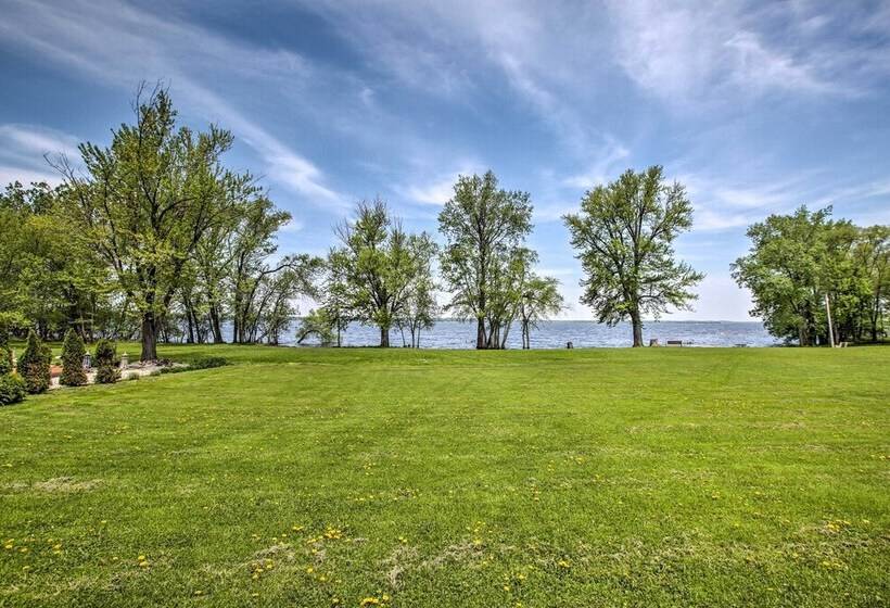 Waterfront Lake Koshkonong Home W/ Pier & Fire Pit