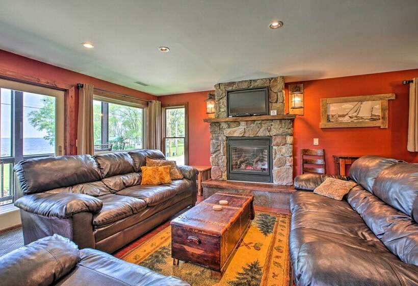 Waterfront Lake Koshkonong Home W/ Pier & Fire Pit