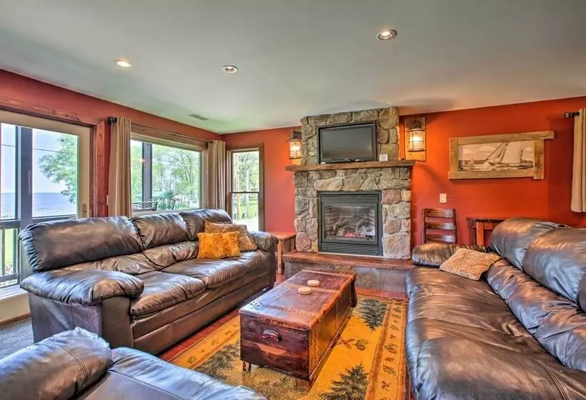 Waterfront Lake Koshkonong Home W/ Pier & Fire Pit