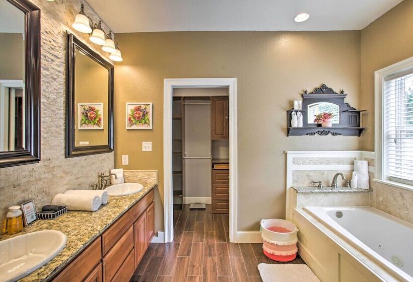 Waveland Family House, 4 Minute Drive To The Beach