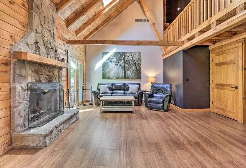 Wren S Nest Cabin  On 15 Acres W/ Hot Tub!