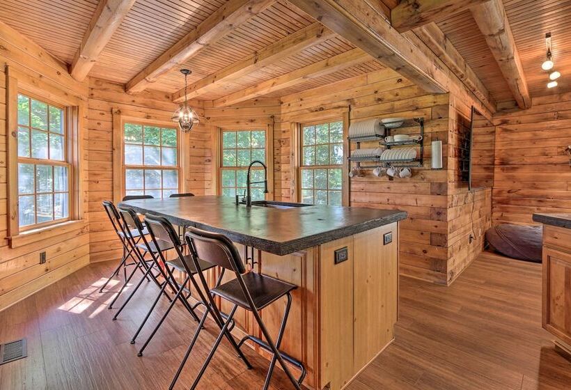 Wren S Nest Cabin  On 15 Acres W/ Hot Tub!