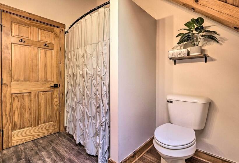 Wren S Nest Cabin  On 15 Acres W/ Hot Tub!