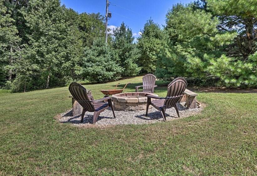 Wren S Nest Cabin  On 15 Acres W/ Hot Tub!