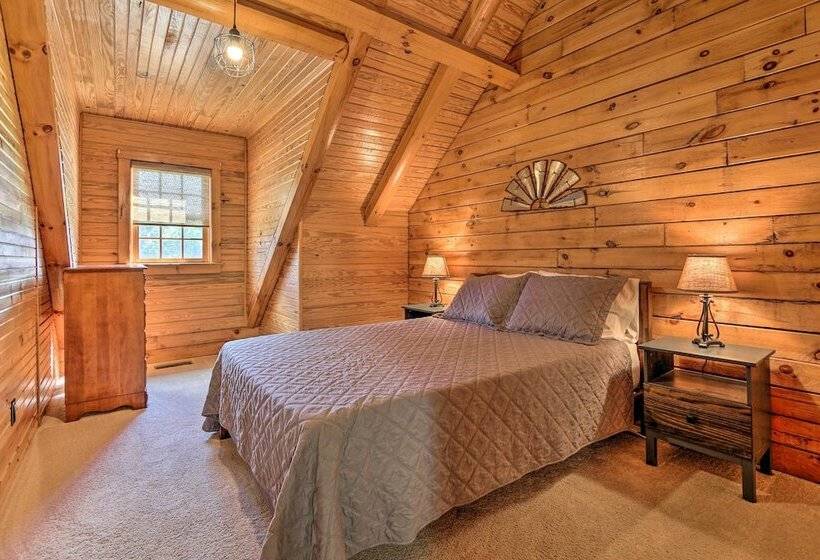 Wren S Nest Cabin  On 15 Acres W/ Hot Tub!