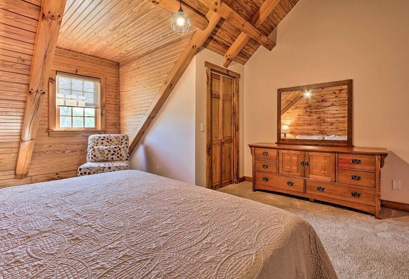 Wren S Nest Cabin  On 15 Acres W/ Hot Tub!