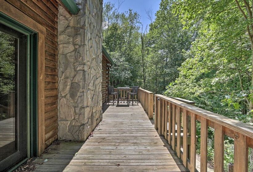 Wren S Nest Cabin  On 15 Acres W/ Hot Tub!