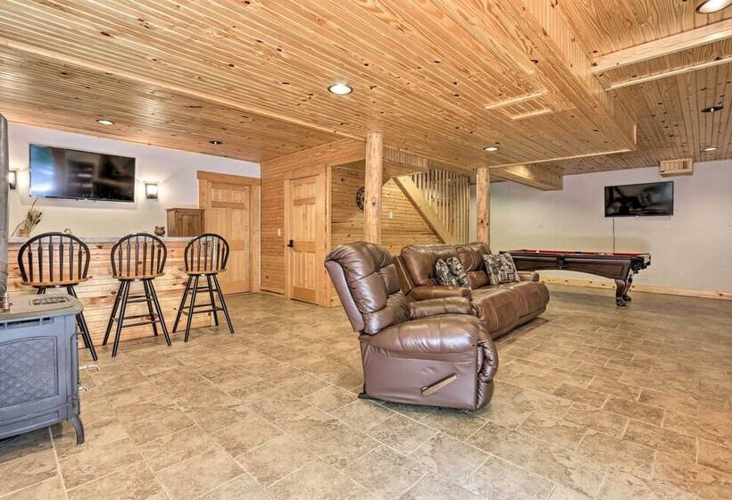 Wren S Nest Cabin  On 15 Acres W/ Hot Tub!