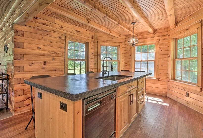 Wren S Nest Cabin  On 15 Acres W/ Hot Tub!