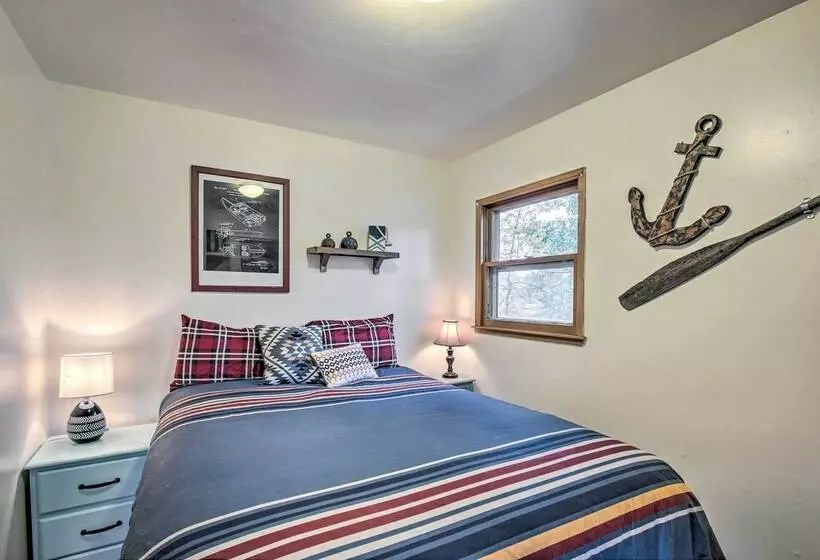 Birchwood Cottage With Red Cedar Lake Access!