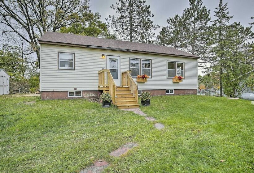 Birchwood Cottage With Red Cedar Lake Access!