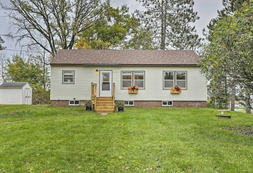Birchwood Cottage With Red Cedar Lake Access!